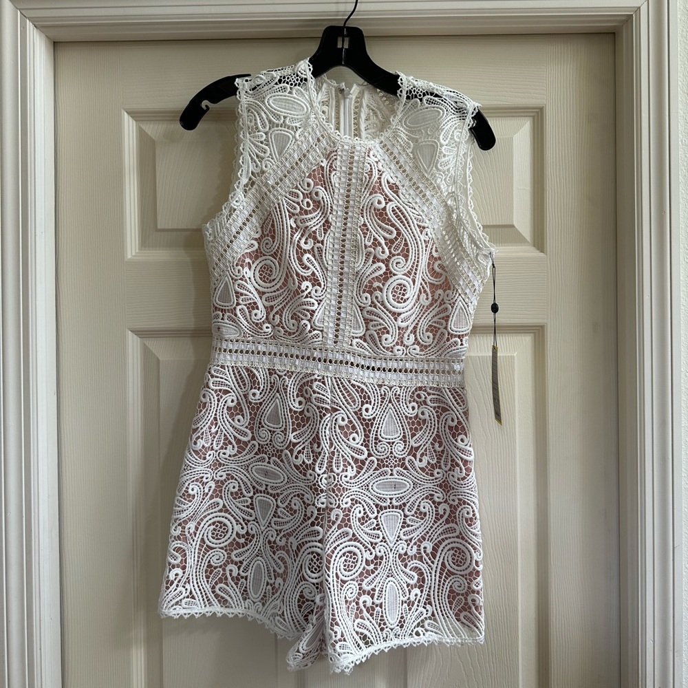 ALEXIE Makenna Romper Lace Size M NEW WITH TAGS - Neiman Marcus